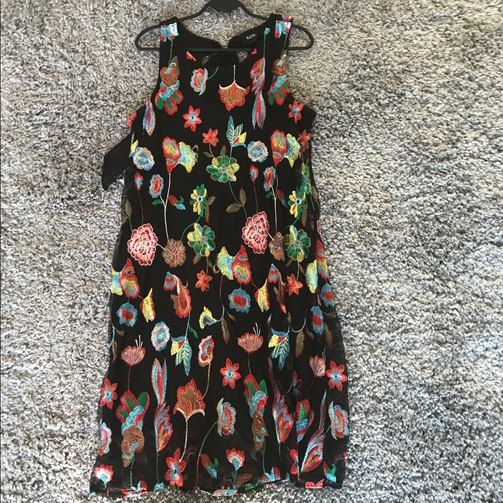 Fun Flowered Dress 🌹 👗